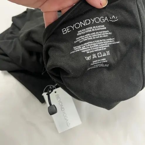 Beyond Yoga NWT Black Pocket Infinity Soft Scarf