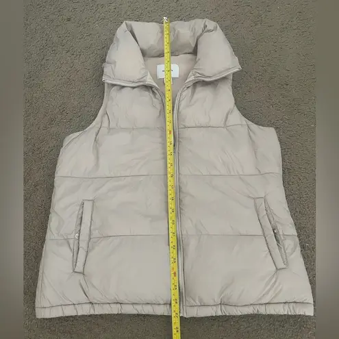 Old Navy  Zip-Up Puffer Vest - Image 7