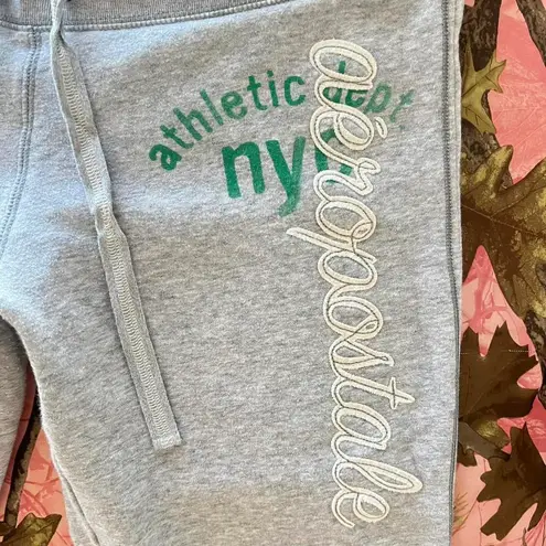 Aeropostale y2k 2000s  athletic embroidered capri sweatpants