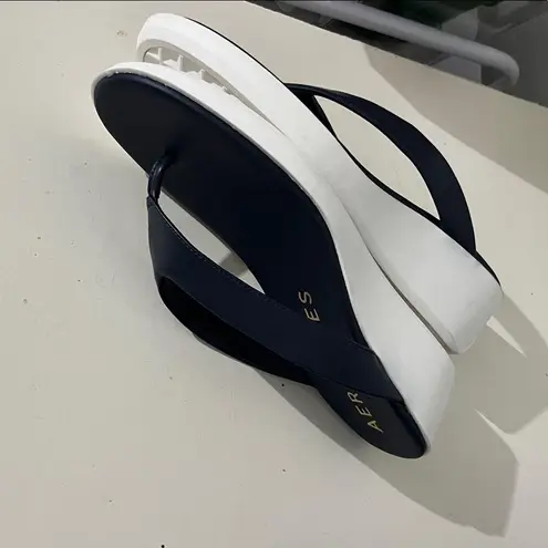 Aerosoles Isha Women’s Flip Flop Wedge Sandal Size 11 Navy Blue White Preppy