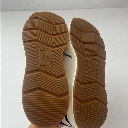 Naturalizer NWOT Women’s Blossom Lace-Up Sneakers — Size 10.5M ♣️