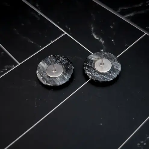 Vintage Stud Earrings Circle Black and Gray Tones