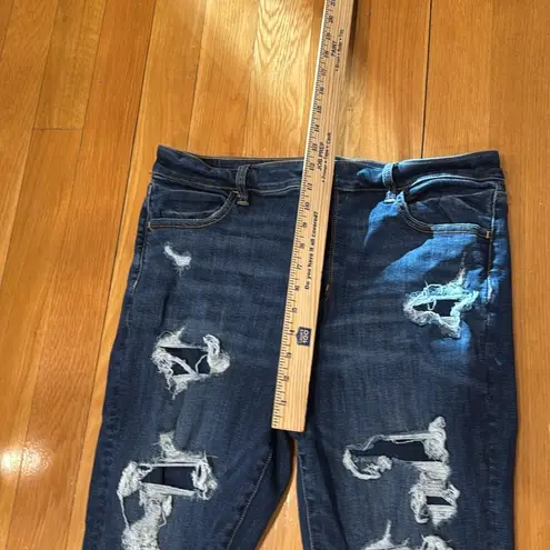 American Eagle  women’s super Hi-rise very distressed jegging size 16 short .