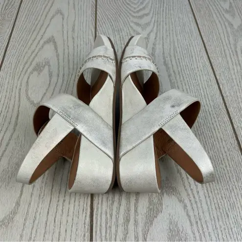 Gentle Souls Women's Giulia Two Band Wedge Buckle Sandals 8 Ice $159