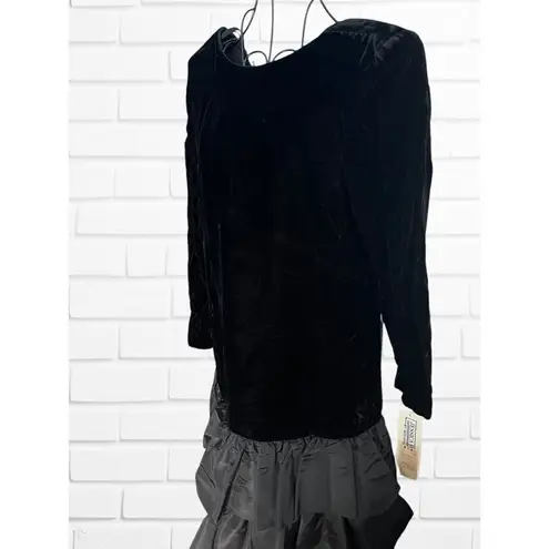 Jessica Howard Vintage 8 Ruffle Bottom Cocktail Dress Black Velvet Deadstock