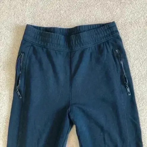 Fabletics ⭐️  black high rise sweatpants in size medium