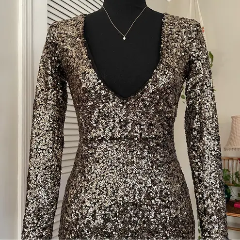 Haoduoyi Plunging V Gold Sequin Dress