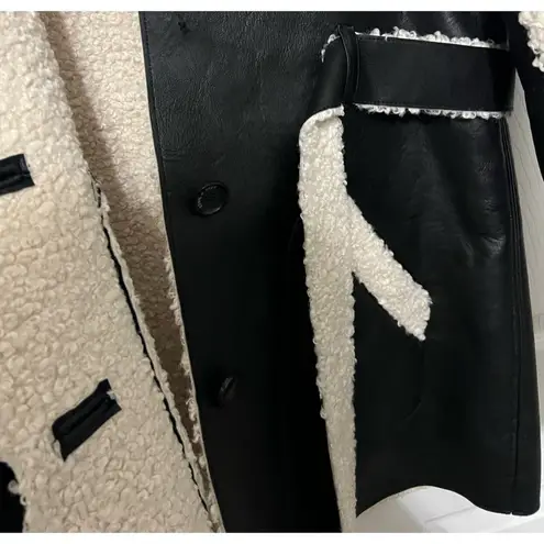 Cinq a Sept Mona Coat in Black & Ivory
Color:Black & Ivory Size XL