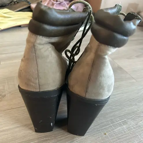 Allure and Grace: Timeless Pointed