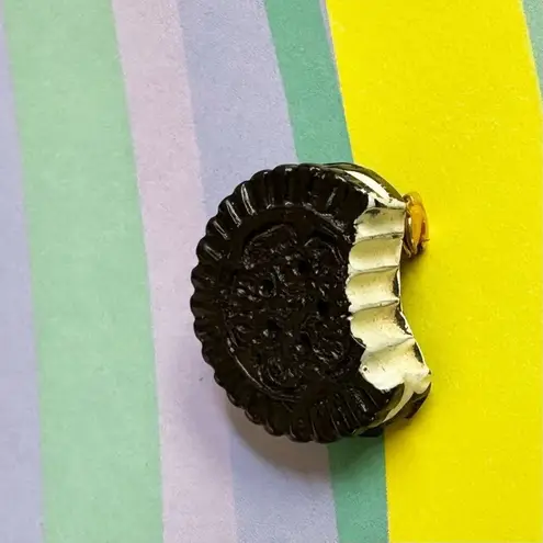 Vintage Oreo pin
