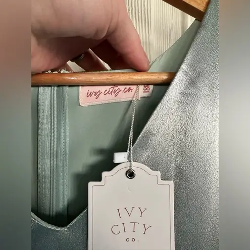 BNWT Ivy City Callie Dress in Sage Satin Green Size 18W