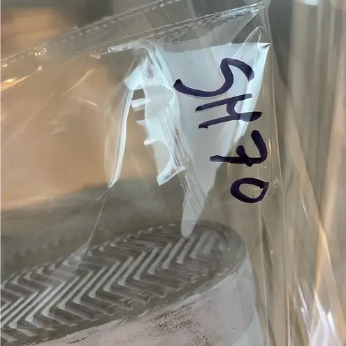 Adidas  Women's Grand Court 2.0 Shoes size 10 white and gold samba gazelle trendy - Image 8