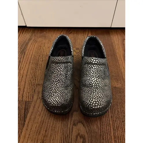 Klogs Women's Silver And Black Suede Size 8.5 Clog Shoes