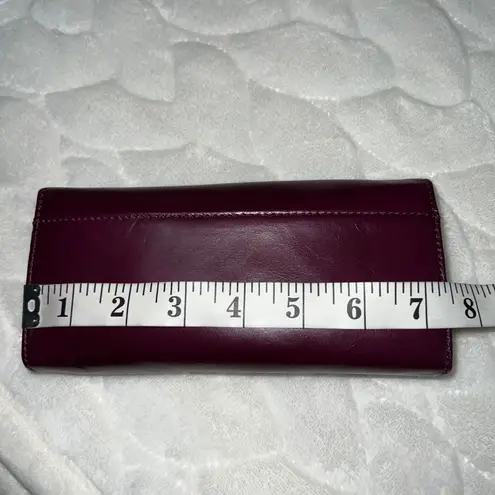 HOBO Rider Wallet Plum Purple Leather Trifold Magnetic Closure Card Holder Chic