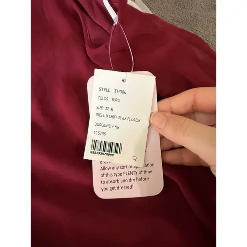 NWT THREAD Bridesmaid Ines Chiffon Sleeveless Gown
Burgundy Dessy Size 12 R Red