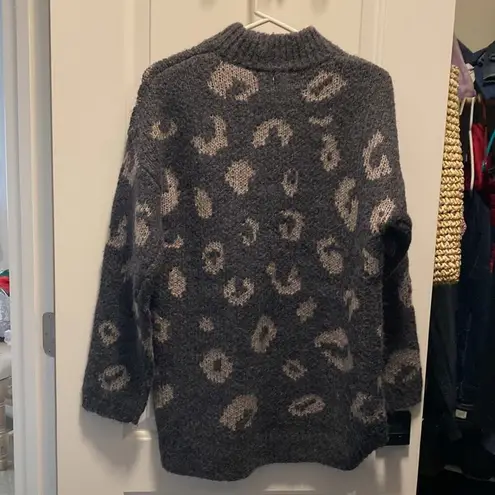 Universal Threads Universal Thread Chunky Sweater cozy oversized longline gray black leopard print - Image 3