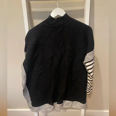 Zenana Outfitters Black & White Contrast Sweater - Side Slit Detail - Size Large