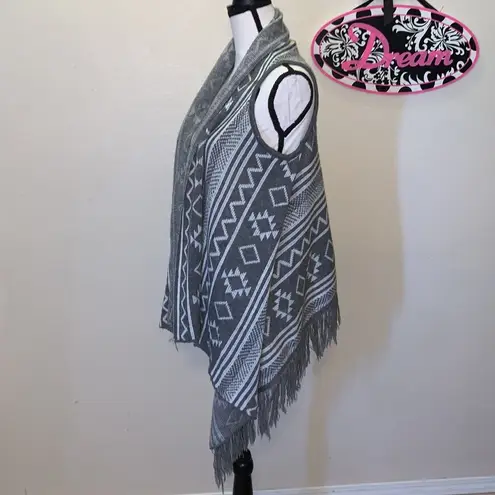 En Crême En Crème Aztec chevron asymmetrical sleeveless vest open cardigan sweater