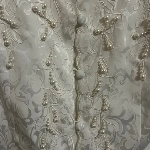 VENDOR ITEM : FINAL PRICE Vintage In The Mood Beaded Suit White Size 8