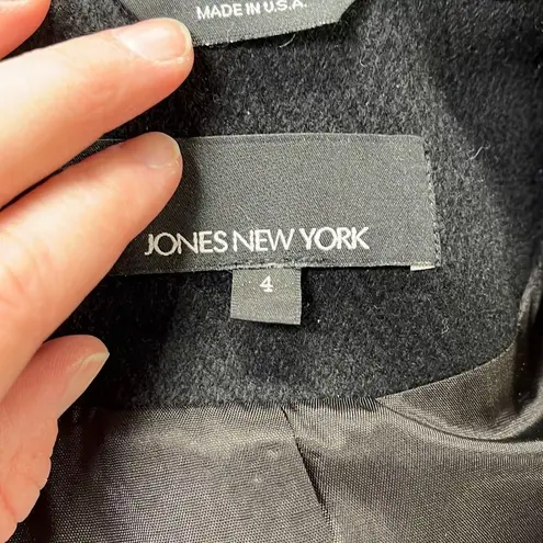 Jones New York  size 4 100% wool coat