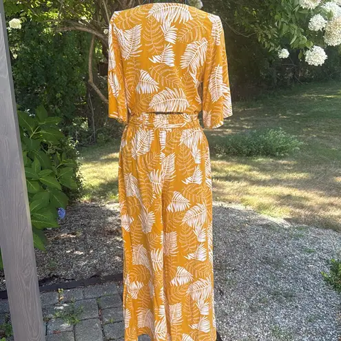 Miss selfie two piece Hawaiian/floral mustard outfit Gold Size M