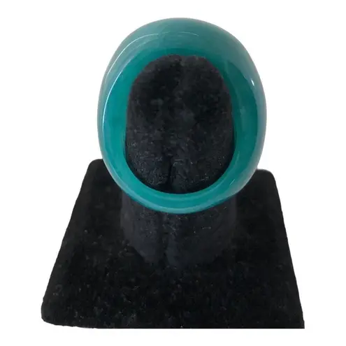 2 NIP Trendy Acrylic Fashion Big Rings In Ivory And Green Size 7