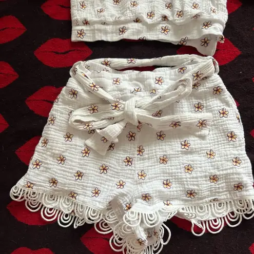 Ciebon white embroidered flowers puffy sleeve two piece top shorts XS