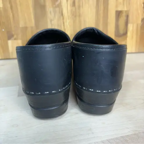 Dansko Black Matte Leather Professional Clog 40