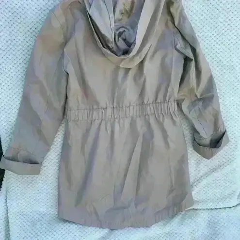 Ivanka Trump Tan/beige hooded rain coat, size XS classic feminine dressy elegant