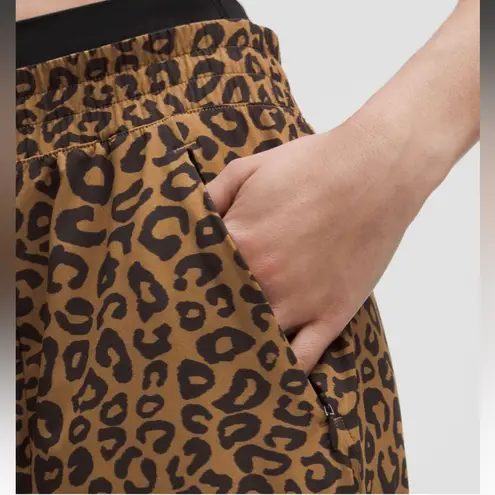 Lululemon  Swift Mid-Rise Wide-Leg Pant Size 2 Leopard - Image 4