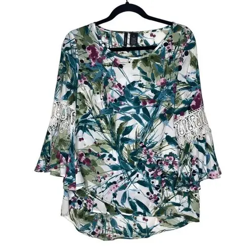 New Directions Floral Long Lace Bell Sleeve Semi