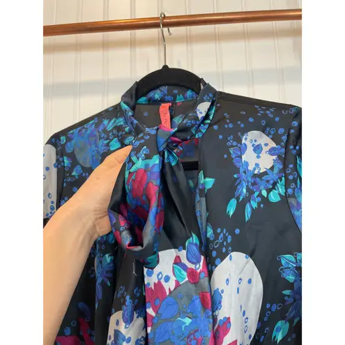 NWT Lord & Taylor Eight Sixty Blue Floral Secretary Bow Long Sleeve Top Size M Black Size M