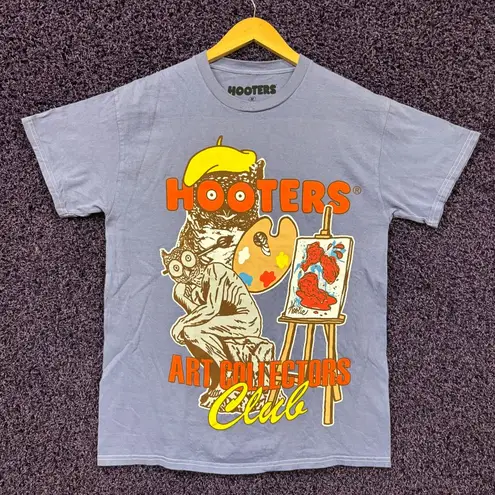 Hooters Art Collectors Club Wings Sports Bar Promo T-Shirt M