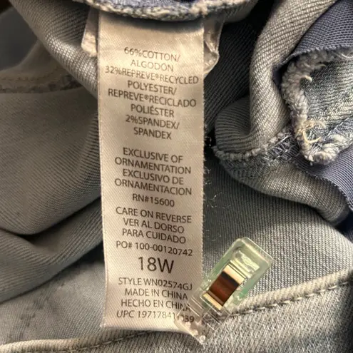 Democracy Womans Jeans Size 18W Cropped Flare Embroidered Cottagecore Feminine