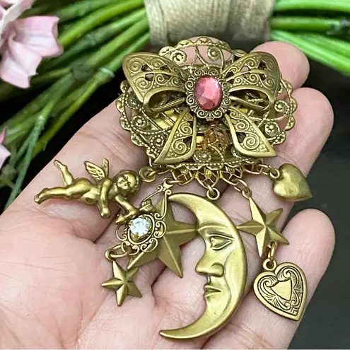 Vintage Victorian Unsigned Ornate Celestial Moon Stars Cherub Charm Brooch Gold