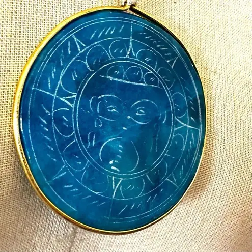 Vintage Carved AZTEC Sun Turquoise tone AGATE Stone Beaded Pendant Necklace Blue