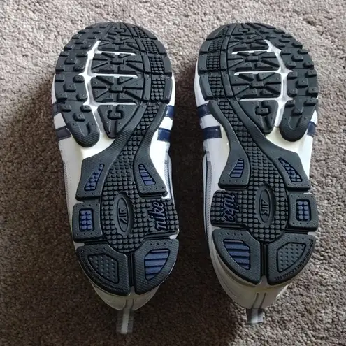 Nike  Running Shoes White Navy Mesh SIZE 7.5 thumbnail 5