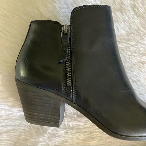 Frye  Judith Double Zip Ankle Booties Black Leather Size 9