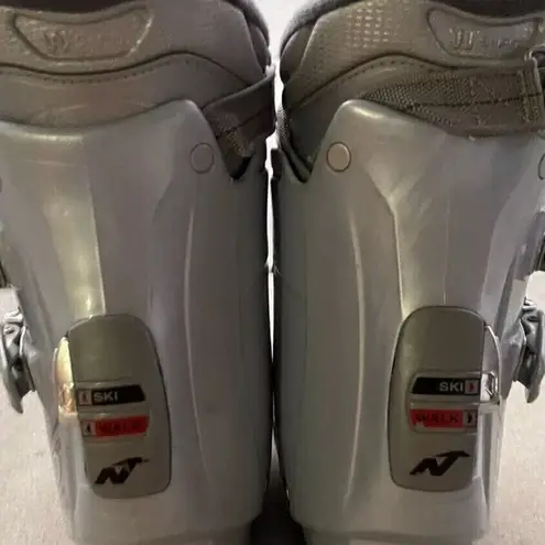 Nordica 10W Easy Move Skiing Ski Boots Women’s Sz 9/9.5 US Size Silver Gray Blue