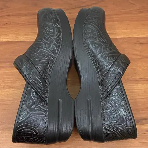 Dansko 906020202 Professional Clog Black Tooled Leather Clogs Size 39 8.5-9US