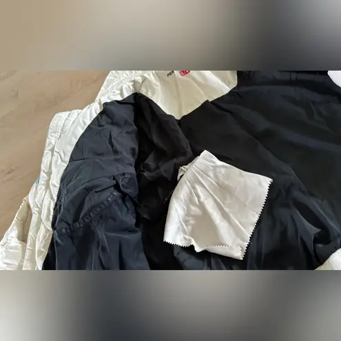 PERFECT MOMENT WOMEN’s
Queenie ski jacket size XL Red