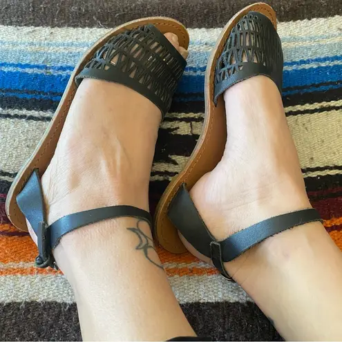 Gap Black Leather Ankle Strap Sandals! Super comfy! GUC. Size 6.