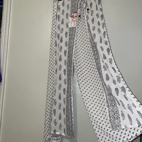 Gypsie Blu M FLORAL PRINTED WHITE RAYON CREPE BOTTOM PANTS FOR WOMEN Black Size M