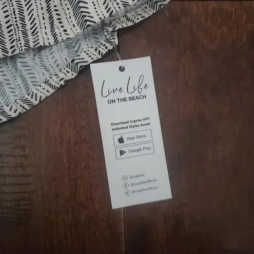 Cupshe  Black and White Patterned Romper Size Small New With Tags - Image 2