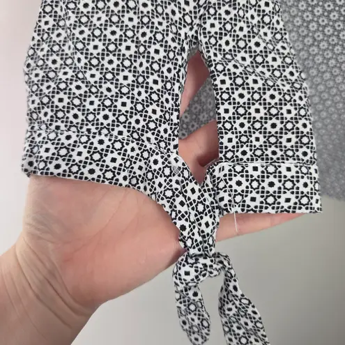 Jones New York  Black and White Geometric Print Blouse