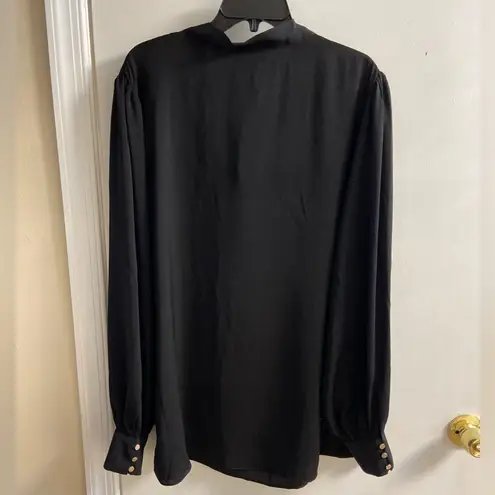 City Chic  blouse pop over v neck bow tie collar long sleeves  Sz 18. NWT