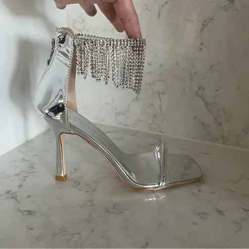 NIB Billini the Barlow in Silver Chrome with Rhinestone Detail Sz 9