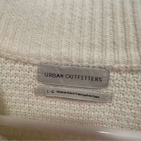 Urban Outfitters  Cream Cableknit Sweater Size Large