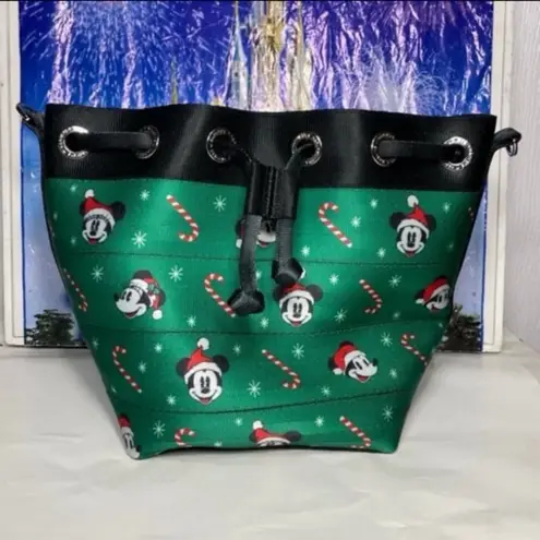 Disney parks x harveys Medium Park Hopper / Mickey & Minnie Christmas bucket bag Green