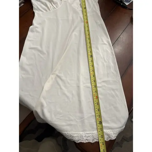 Cabernet Vintage Ivory Nylon Silky Lace Trim Full Slip Women Size 36 Length 24”